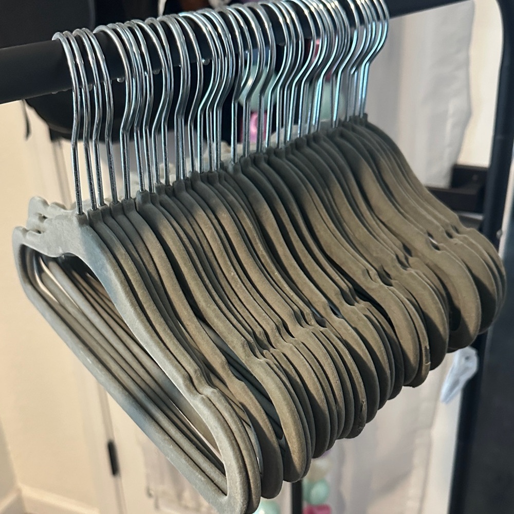 40 velvet hangers